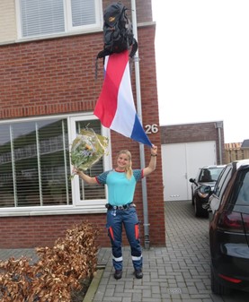 Marlies met Nederlandse vlag